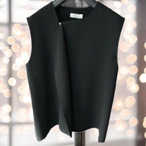 ♥️LAST CALL FINAL PRICE♥️💕VINCE Round Neck Sleeveless Zipper Neckline Shirt